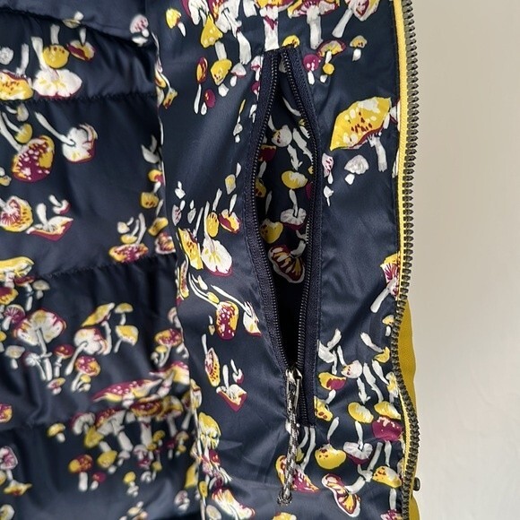 Patagonia Bivy Vest Sulphur Yellow XS Mushroom Print Lining Hooded - Picture 12 of 14